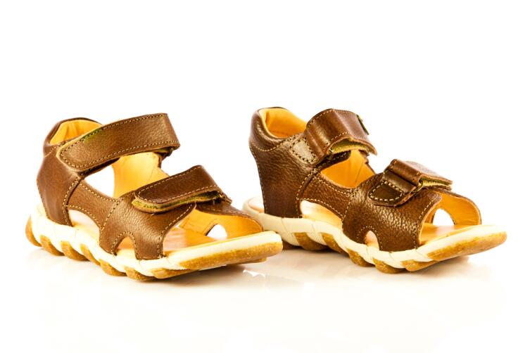 Как выбрать для ребенка летнюю обувь?