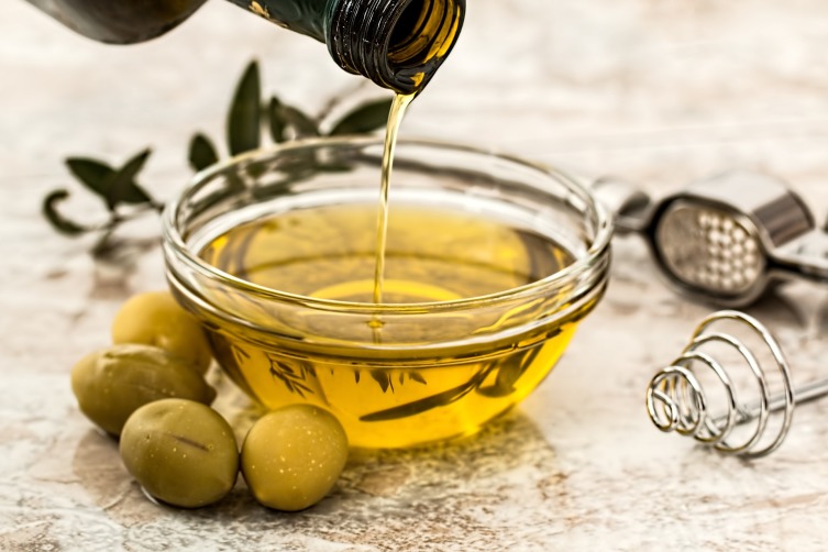 Откуда к нам пришло оливковое масло и в чем его польза?