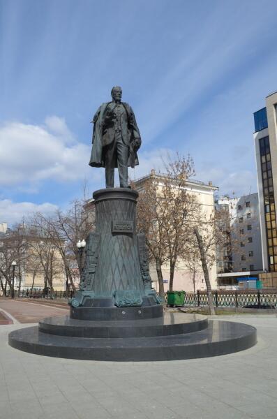 Памятник Владимиру Шухову в Москве