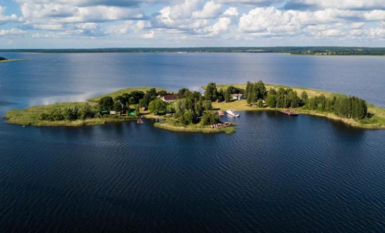 Озеро Селигер - незабываемый уголок России. Куда поехать на летний отдых?