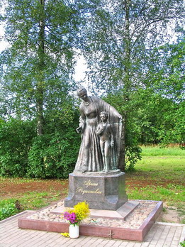 Памятник Арине Родионовне, установленный  по инициативе и за счёт средств Фонда Задорнова
