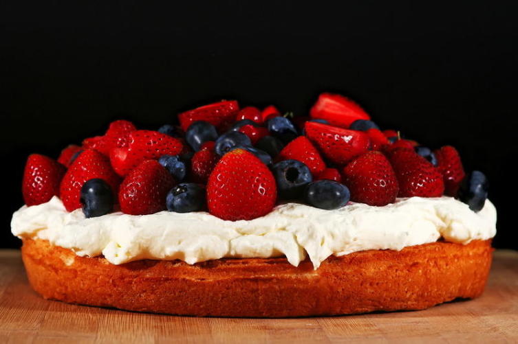 Как приготовить торт, который можно есть на диете? Три простых рецепта в Международный день торта