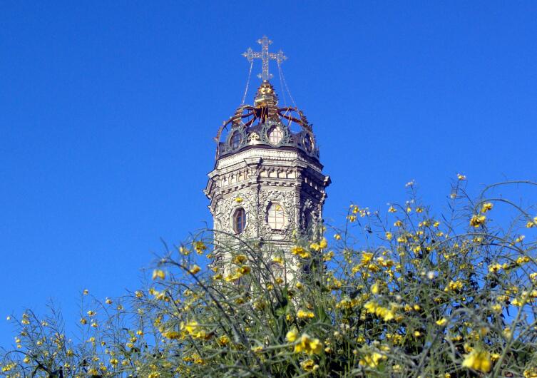 Необычный купол Знаменской церкви в Дубровицах