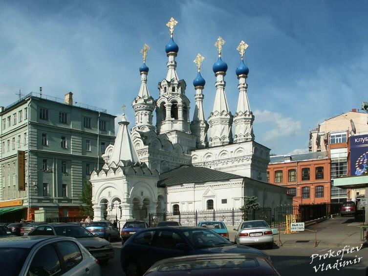 Церковь Рождества Богородицы в Путинках (Москва, XVII век)