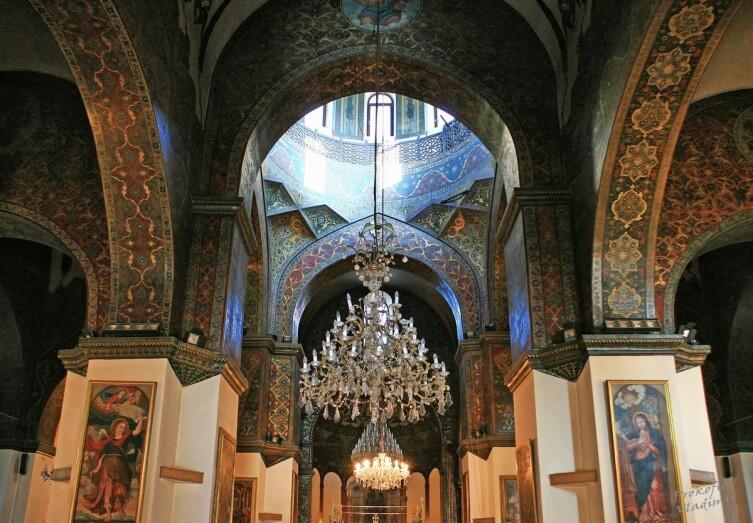Интерьер собора Эчмиадзин 