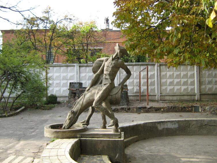 Памятник барону в г. Хмельницкий (Украина)