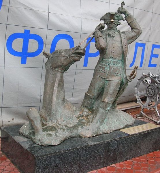 Памятник барону Мюнхгаузену в Москве