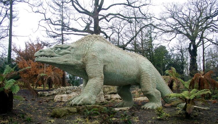 Статуя мегалозавра в саду Хрустального дворца