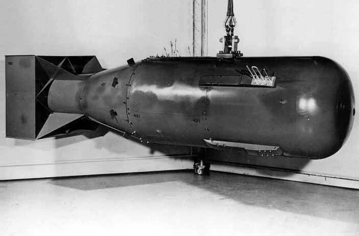 Макет бомбы «Малыш» (англ. Little boy), сброшенной на Хиросиму