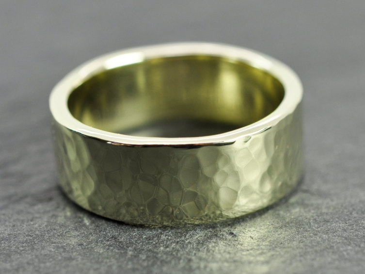 Кольцо из зеленого золота