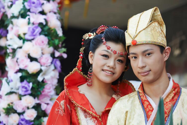 В Китае действует налог на грех. Любишь девушку - женись!