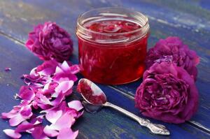 Что такое гюльбешекер, он же - десерт из лепестков роз?