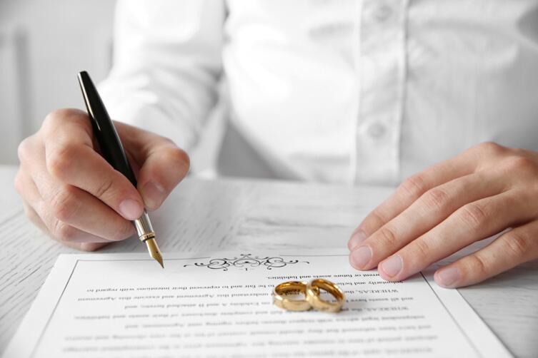 состоятельный жених может в брачном контракте половину состояния оформить на невесту
