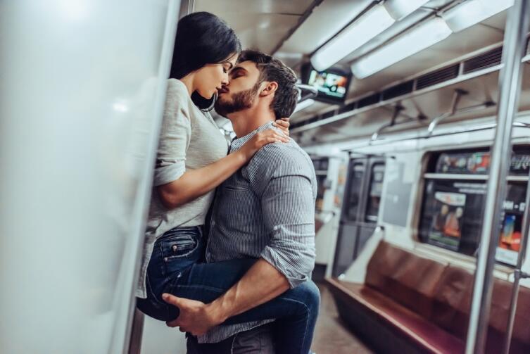 Никаких поцелуев в английском метро