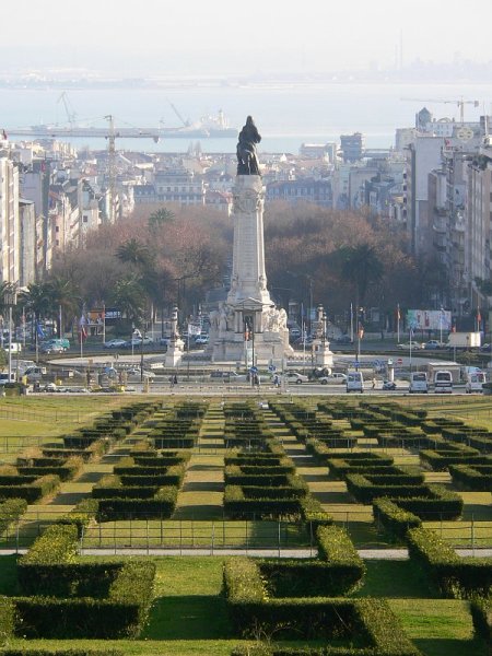 Площадь Помбала и памятник ему в Лиссабоне