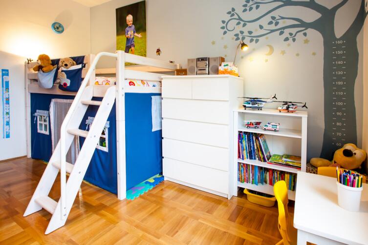Как обустроить детскую комнату для мальчика?