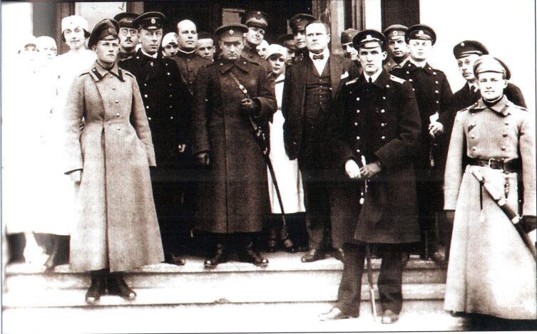 Адмирал Колчак, его офицеры и представители союзников. 1919 год
