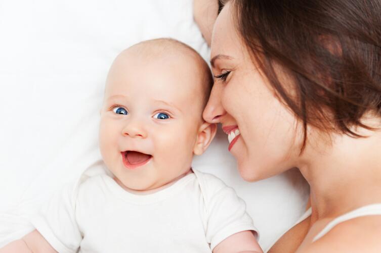 Эмоциональная дистанция между мамой и младенцем постепенно увеличивается