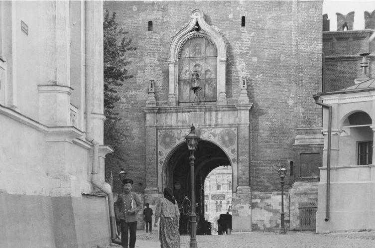 Спасские ворота в начале XX века