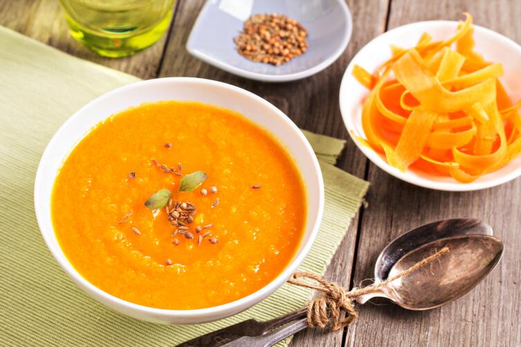 Морковный суп-пюре с имбирем и сливками очень вкусный!