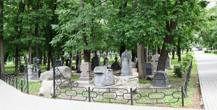 Памятник Илье Николаевичу Ульянову в Симбирском некрополе