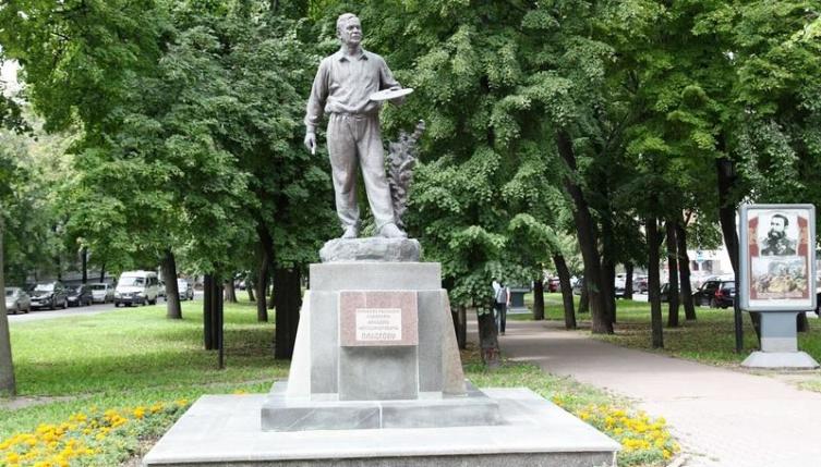 Памятник А. А. Пластову
