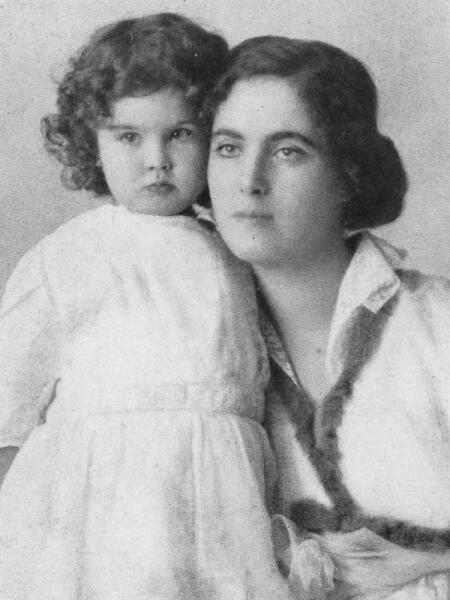 Вивьен и с матерью Гертрудой, 1915 г.