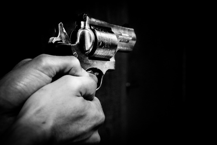 Стрельба из пистодета в Перми и Владивостоке будет наказана разными мерами