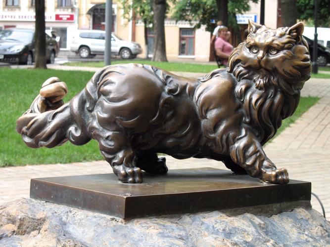 Памятник коту Пантелеймону в Киеве