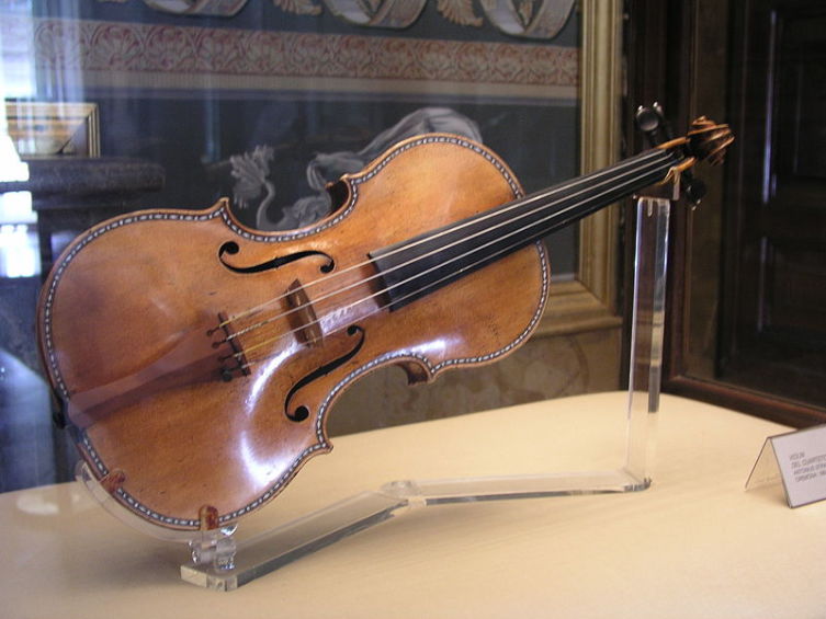Скрипка Страдивари из собрания Мадридского королевского дворца