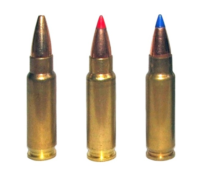 Патроны 5,7×28 мм, используемые в Five-seveN. Слева направо: SS195LF hollow point, SS196SR V-Max, и SS197SR V-Max