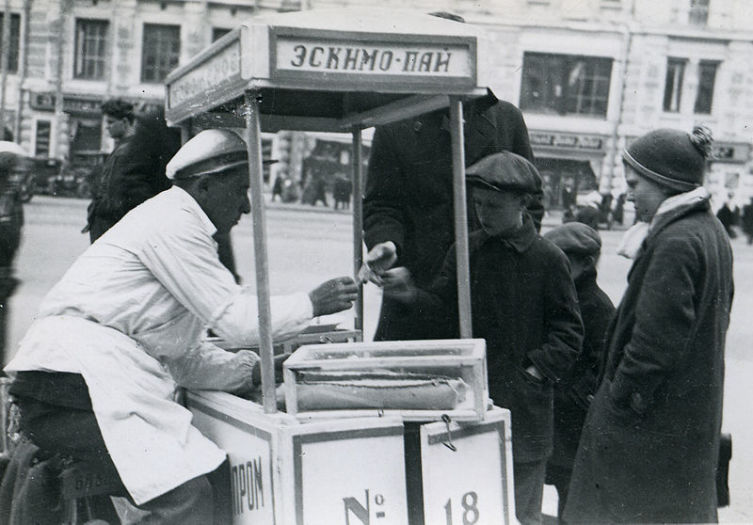 Продажа эскимо-пай в СССР в 1935 г.
