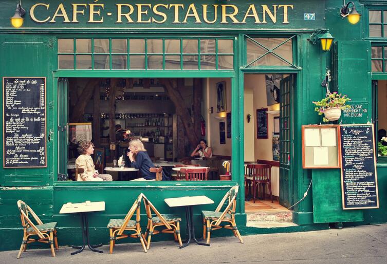 В Париже всегда есть где перекусить