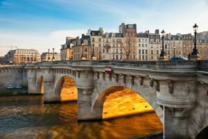 Чем Париж отличается от наших городов, а наши люди - от парижан?
