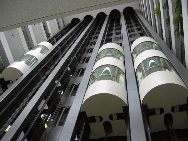 Современный наружный лифт