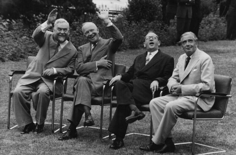 Советский лидер Николай Александрович Булганин, президент США Дуайт Эйзенхауэр, премьер-министр Франции Эдгар Фор и премьер-министр Великобритании сэр Энтони Иден, переговоры в Женеве, июль 1955 г.