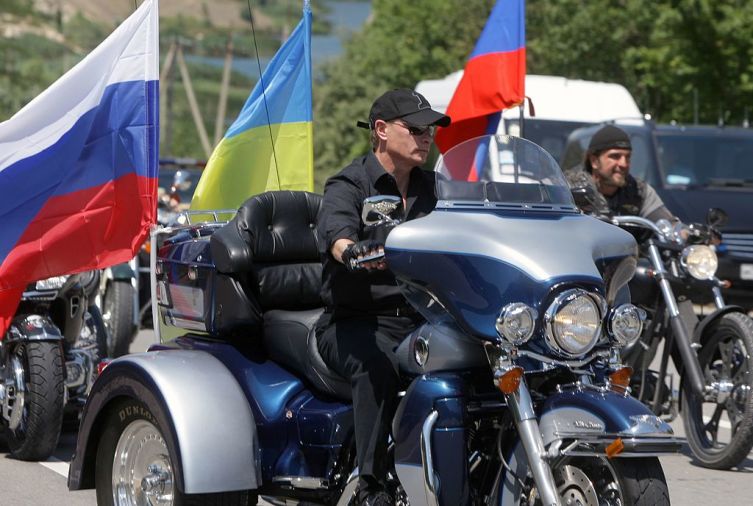  Владимир Путин на мотопробеге «Ночных Волков» по Крыму, 2010 г.