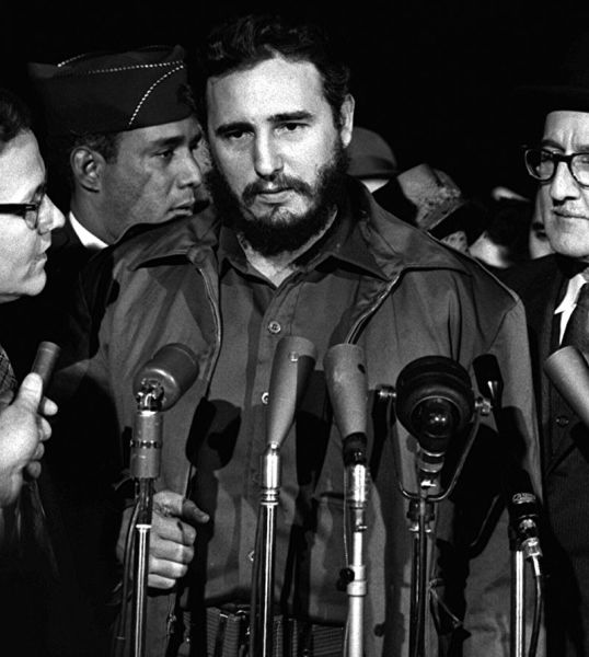 Фидель Кастро во время своего визита в США. Аэропорт Вашингтона, 1959 г.