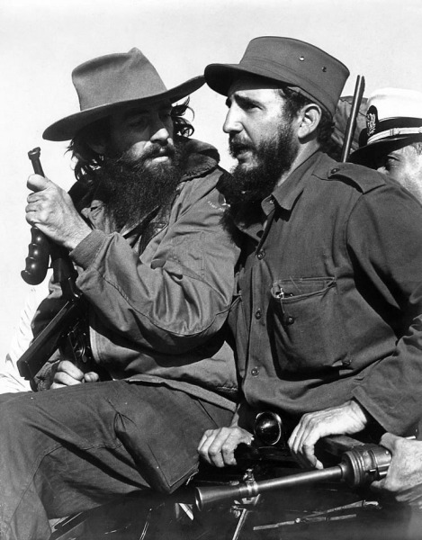 Фидель Кастро и Камило Сьенфуэгос в 1959 г. в горах Сьерра-Маэстро