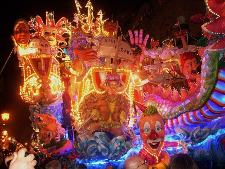 Традиционный карнавал Ачиреале — самый известный на Сицилии