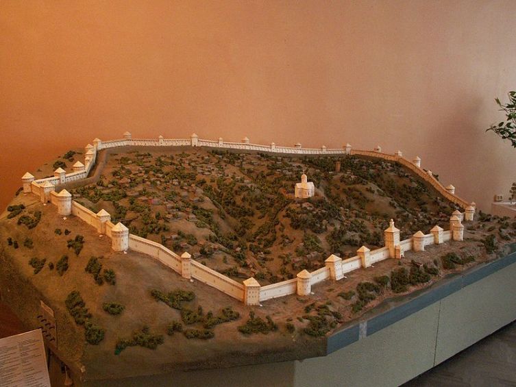 Модель смоленской крепостной стены