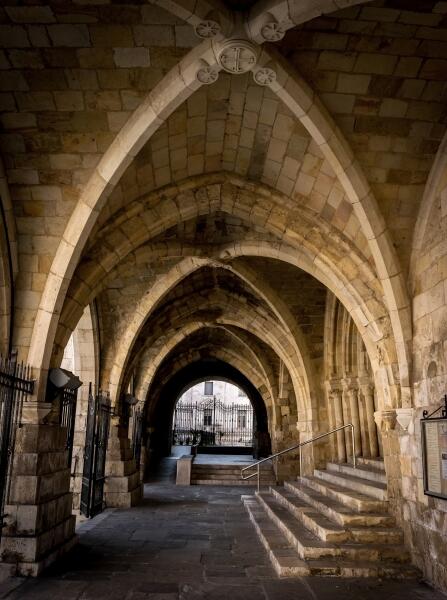 Стрельчатые арки в Сантандерском соборе