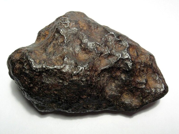 Метеорит Чинге, весом 250 кг, найденный на реке Ургайлык-Чинге