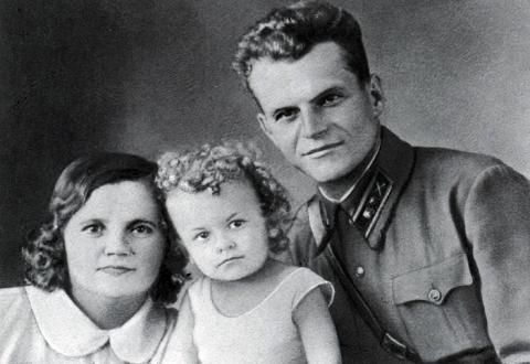 Иван Криклий с семьей