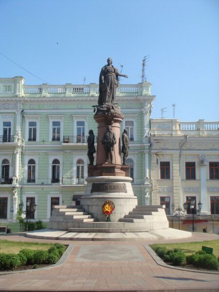 Памятник основателям Одессы. Потёмкин — по центру