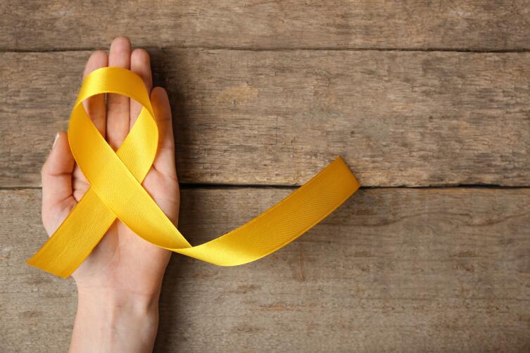Желтая лента - символ проблемы самоубийств и их предупреждения