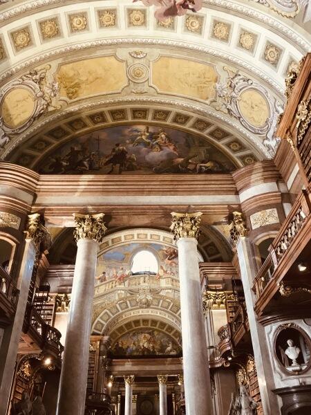 Австрийская национальная библиотека изнутри