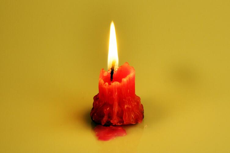 О чем может поведать горящая свеча?