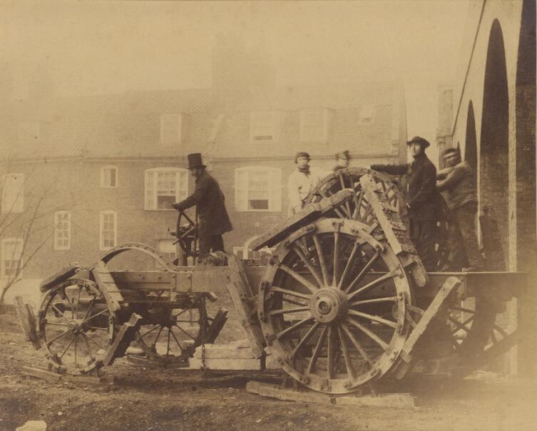 Деревянные гусеницы у трактора XIX века