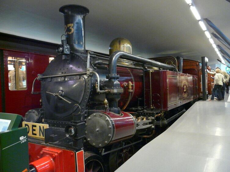 Единственный сохранившийся паровоз первой подземной железной дороги в Лондонском музее общественного транспорта